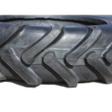 Покрышка с камерой 12.4*24 "елочка" 35,00 кг