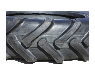 Покрышка с камерой 12.4*24 "елочка" 35,00 кг