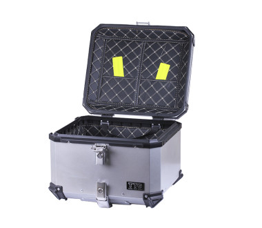 Кофр прямокутний TTG для мотоцикла алюмінієвий срібний, зі спинкою та двома замками, 57л