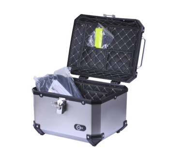 Кофр прямоугольный для мотоцикла пластиковый серебрянный с черным, 45л - YBX