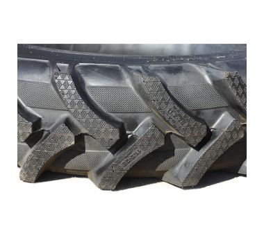 Покришка з камерою 11.2*28 "ялинка" 48,75 кг