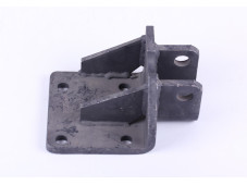 Кронштейн тяги обмежувальної правий (навісного мех-ма) Foton 240