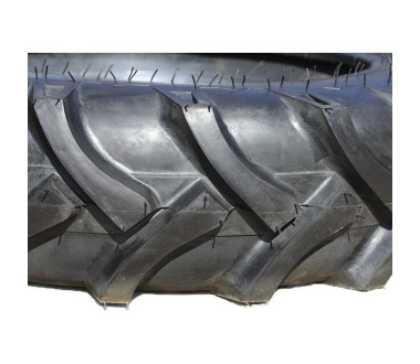 Покришка з камерою 12.4*28 "ялинка" 46,00 кг